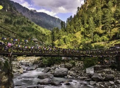 Manali Kasol Sissu tour with scenic Himalayan mountains and valleys in Himachal Pradesh
